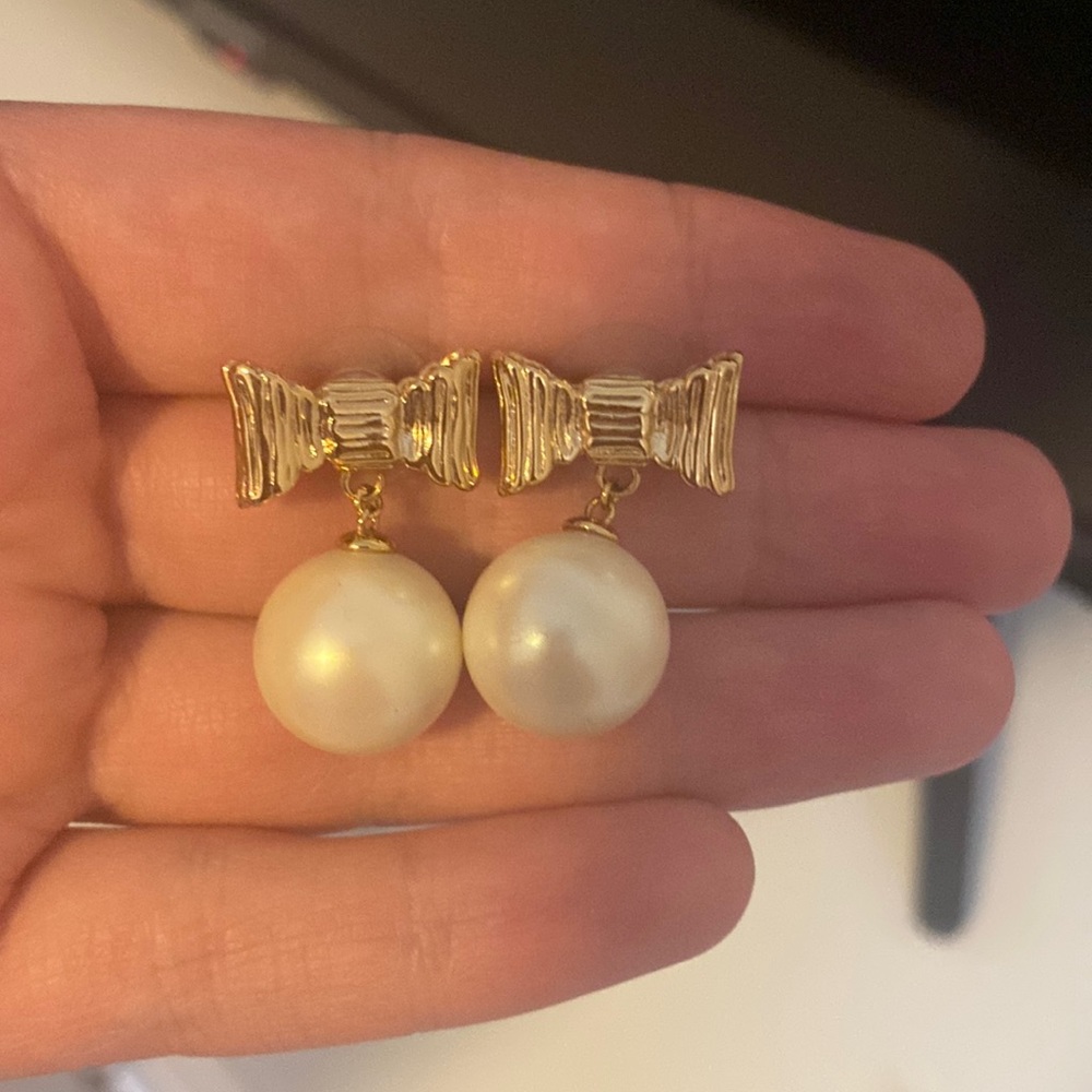Pearl drop earrings with bow accent
